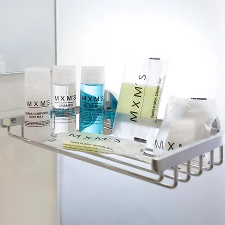 Airport - Std 2 - Ar Condicionado - Cave 20m2 215ft2 - Full Equipped - Ring Bell E Lizbona